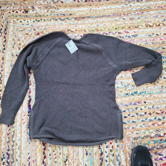 Page and Tuttle Sweater - Picture 8 of 12